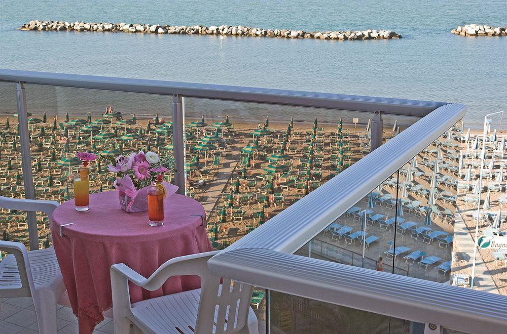 Milano Resort Bellaria-Igea Marina Buitenkant foto